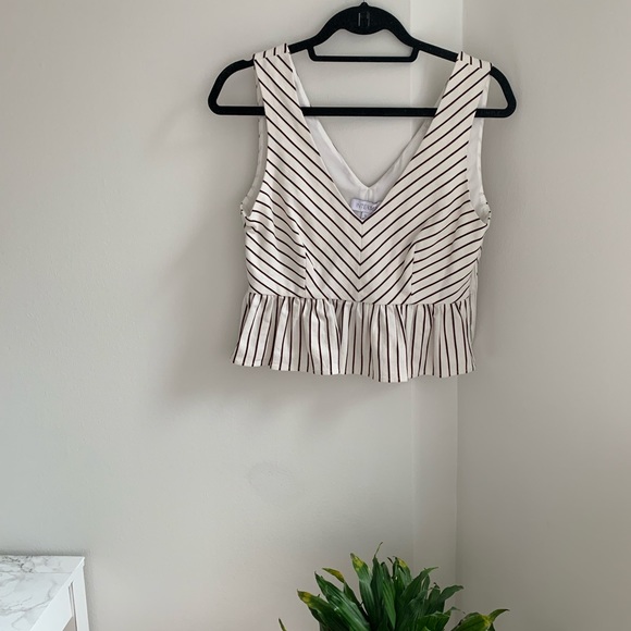 INTERMIX Tops - INTERMIX crop top